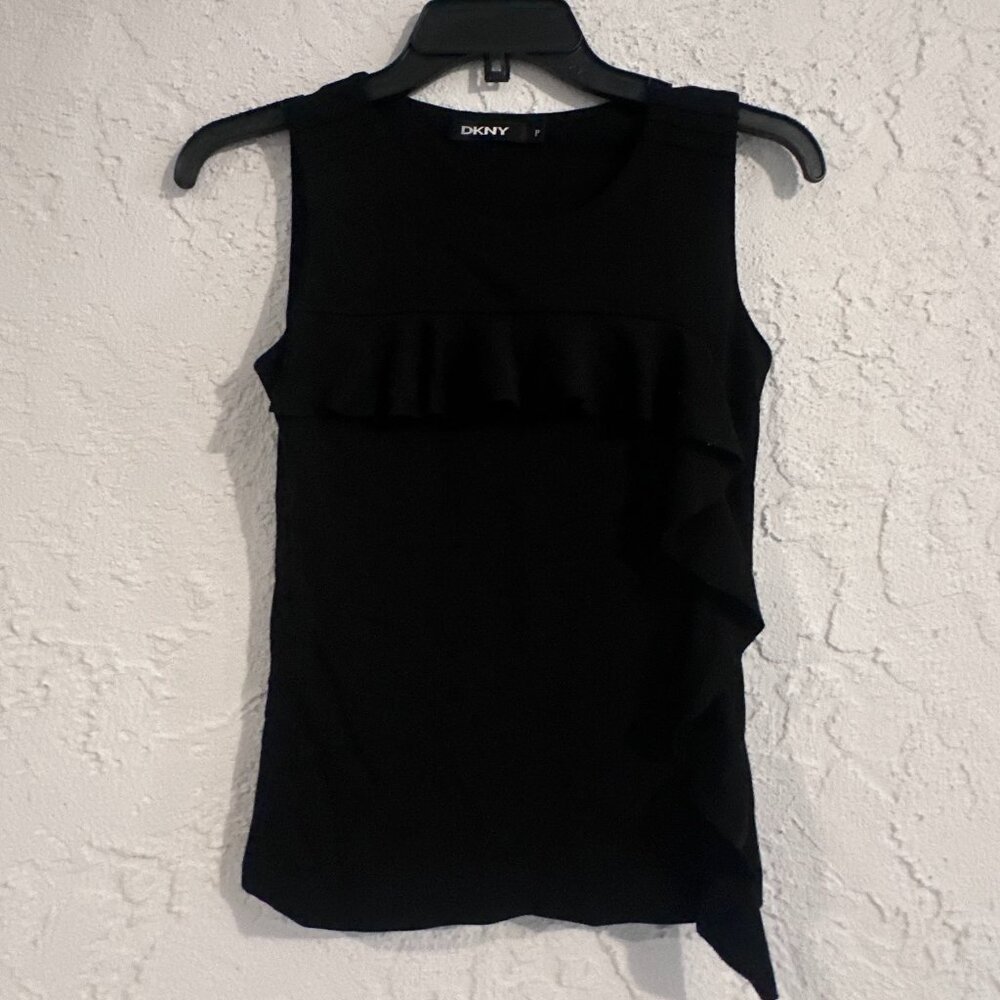 DKNY Asymmetrical Ruffle Sleeveless Top – Black – Size P (XS) – Elegant & Modern